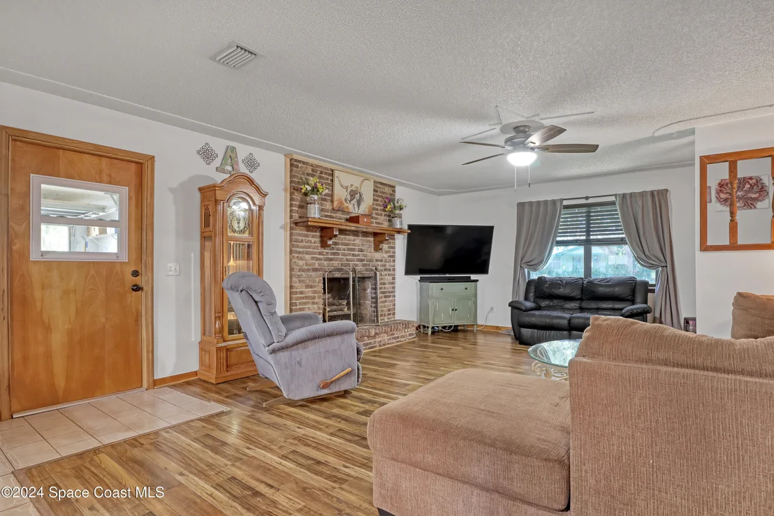 Photo of 6050 Oak Street