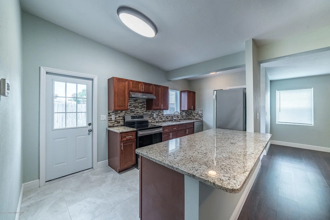 Photo of 954 Bianca Drive NE