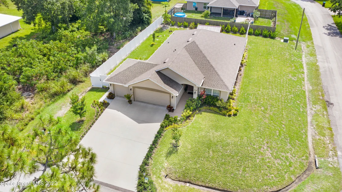 Photo of 1383 Steele Road SE