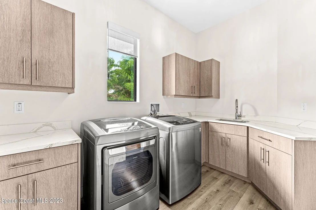 Photo of 2355 N Riverside Drive