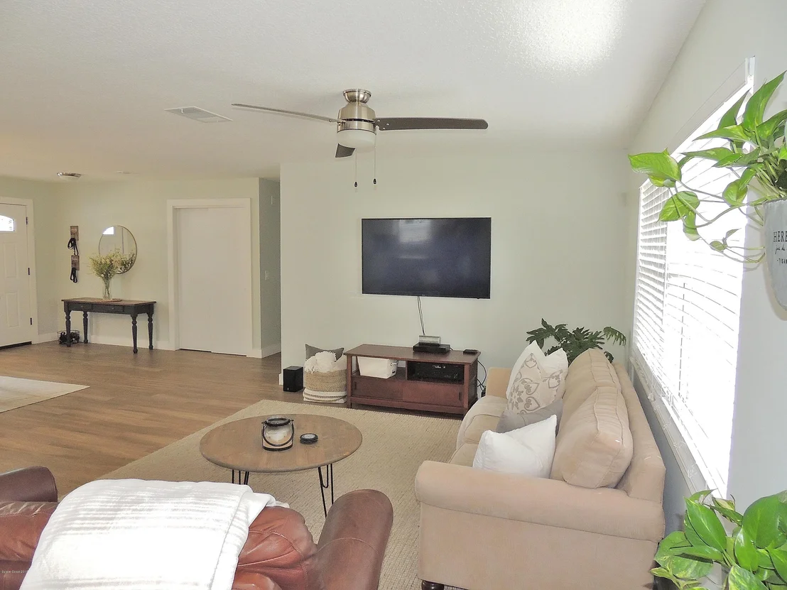 Photo of 991 Nagle Drive