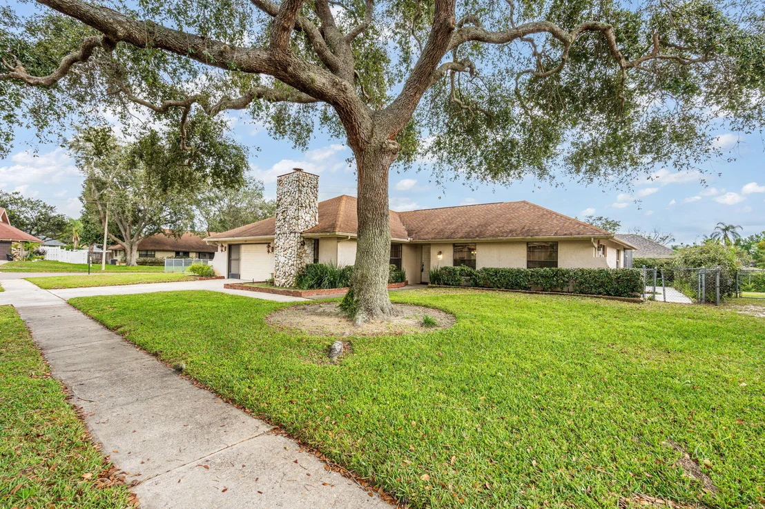 Photo of 1645 Figtree Drive