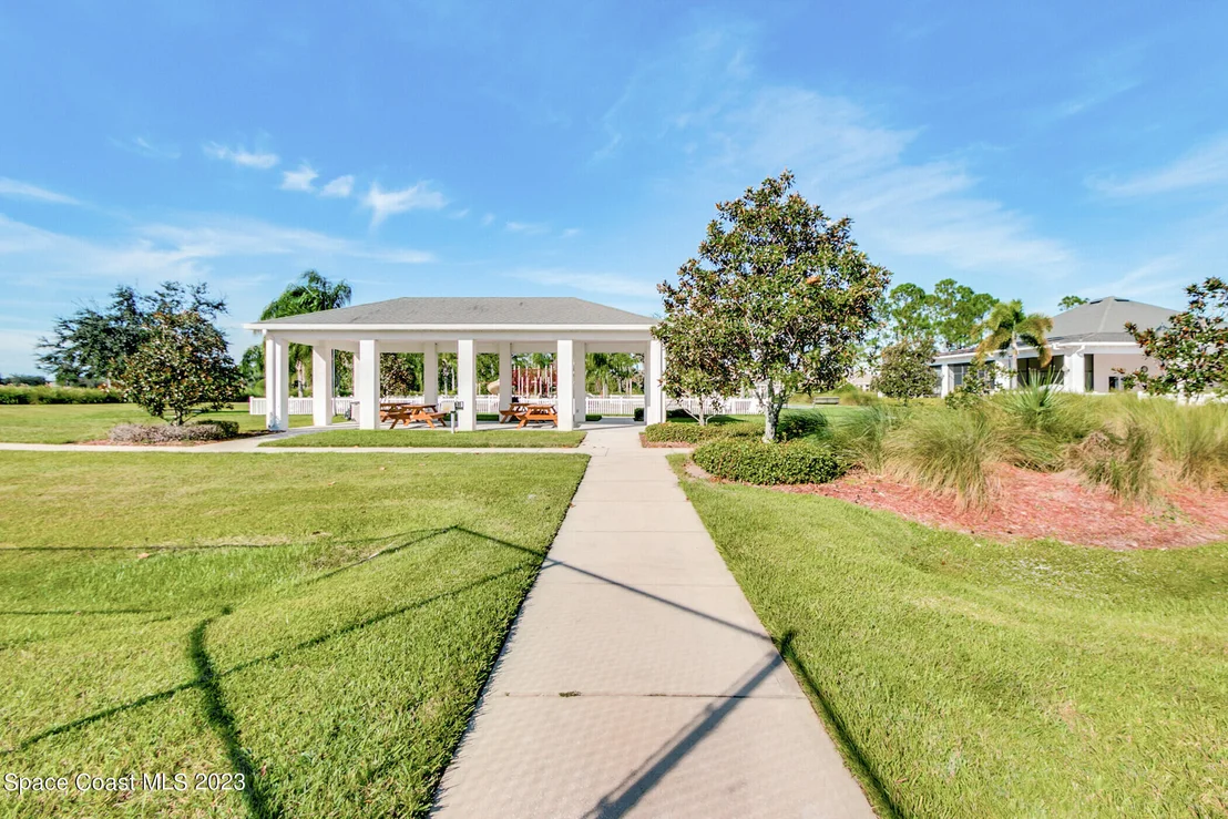Photo of 2124 Windbrook Drive SE