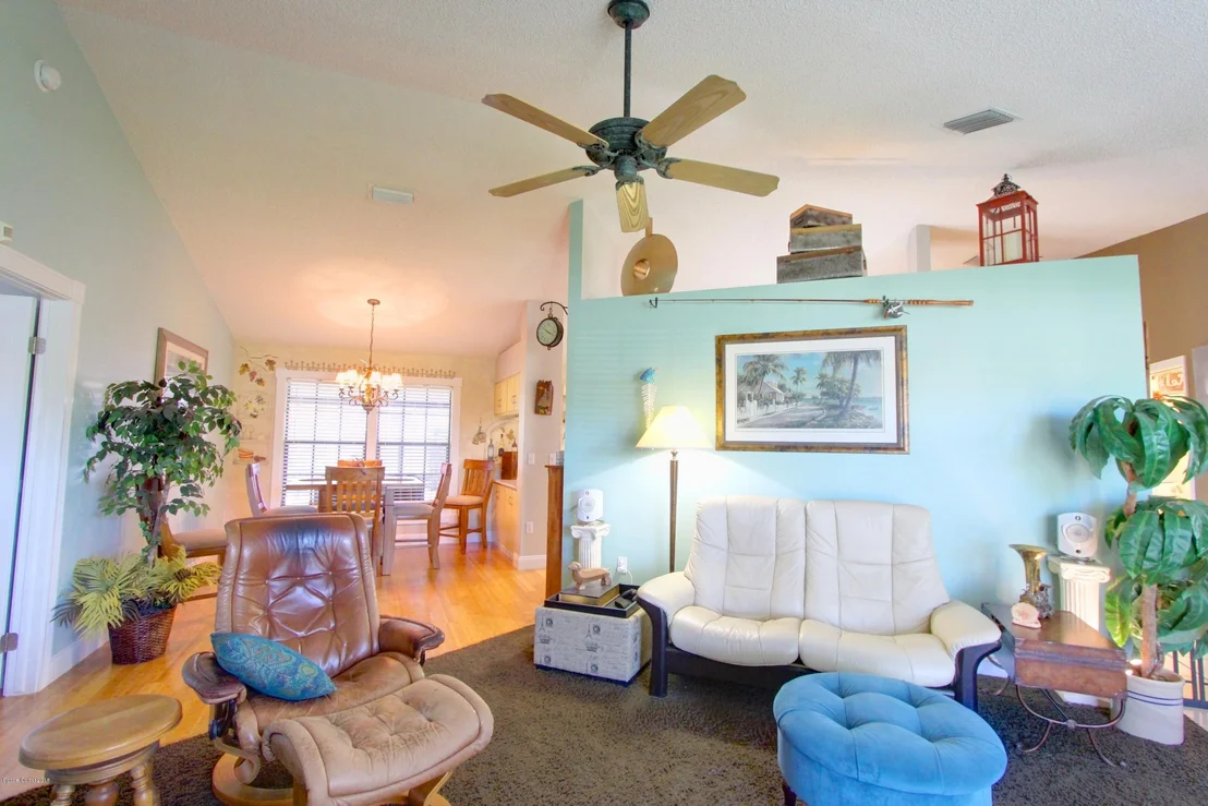 Photo of 1237 Lakeview Drive