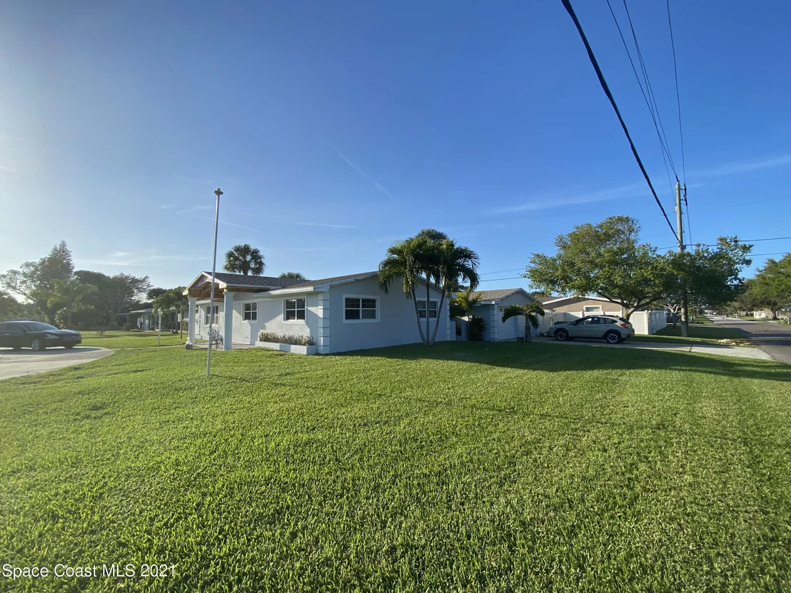 Photo of 400 Cinnamon Drive