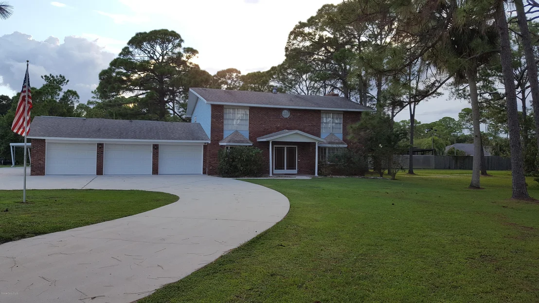 Photo of 2610 Fox Run