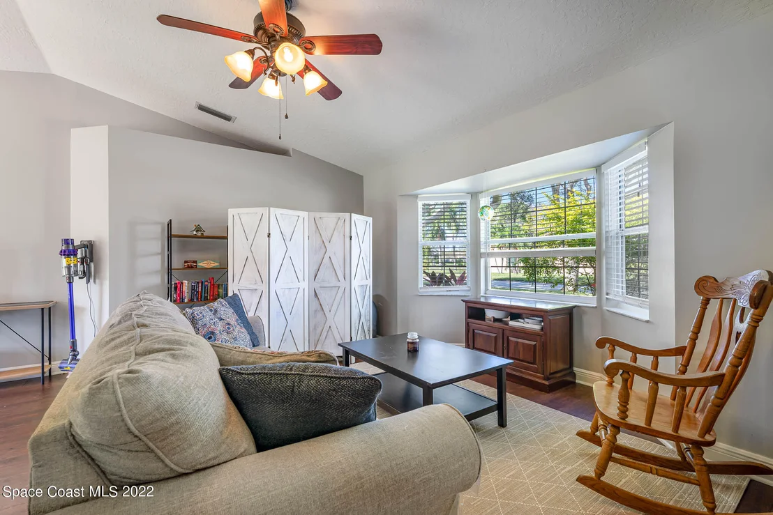 Photo of 4921 Buttonwood Drive