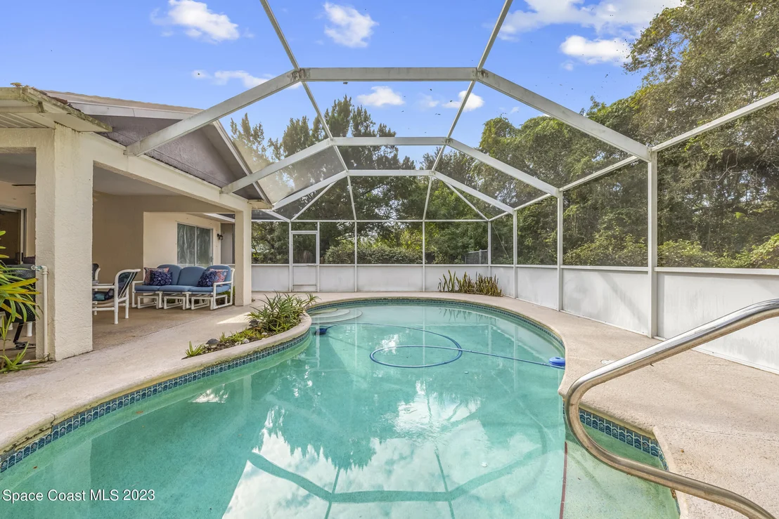 Photo of 1020 Meadowbrook Road NE