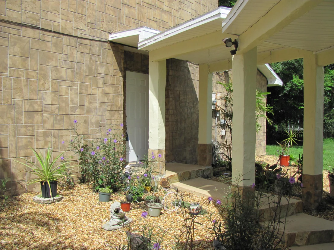 Photo of 385 N Range Road