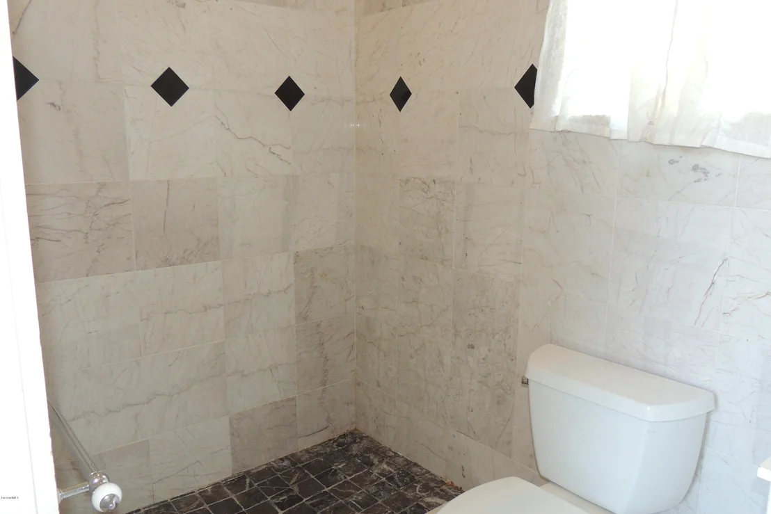 Photo of 1120 NE Riviera Drive