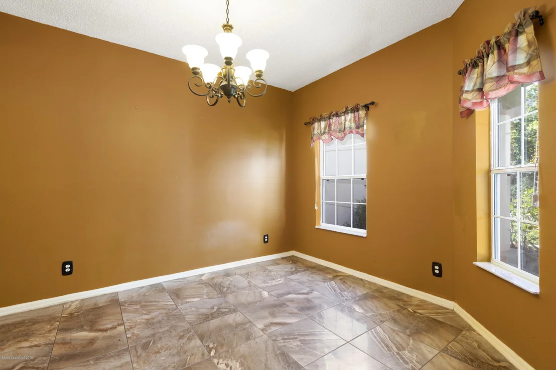 Photo of 5585 Graham Street