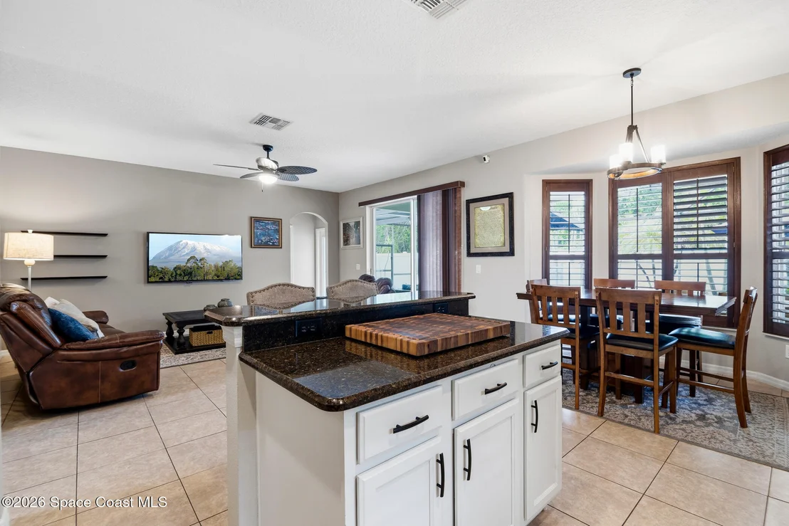 Photo of 1400 Bourke Lane
