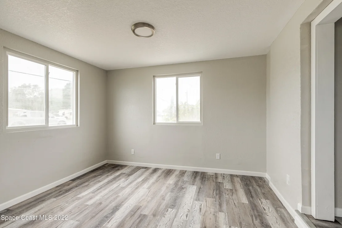 Photo of 883 Bianca Drive NE