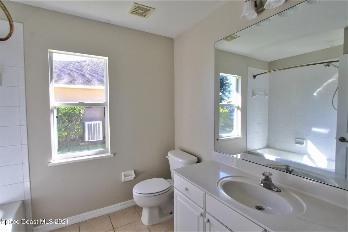 Photo of 932 Tavernier Circle NE
