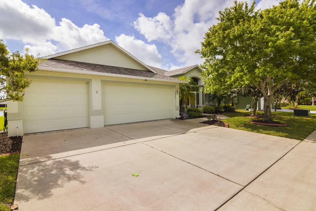 Photo of 4877 Alamanda Drive