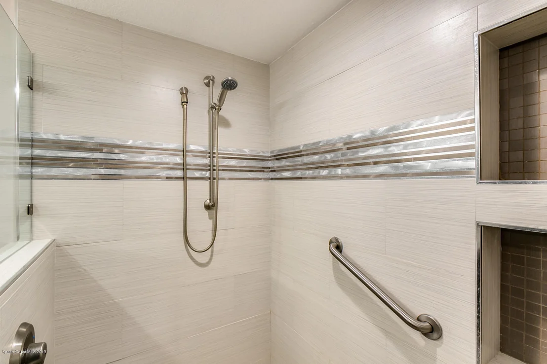 Photo of Unit 705B at 102 Riverside Drive