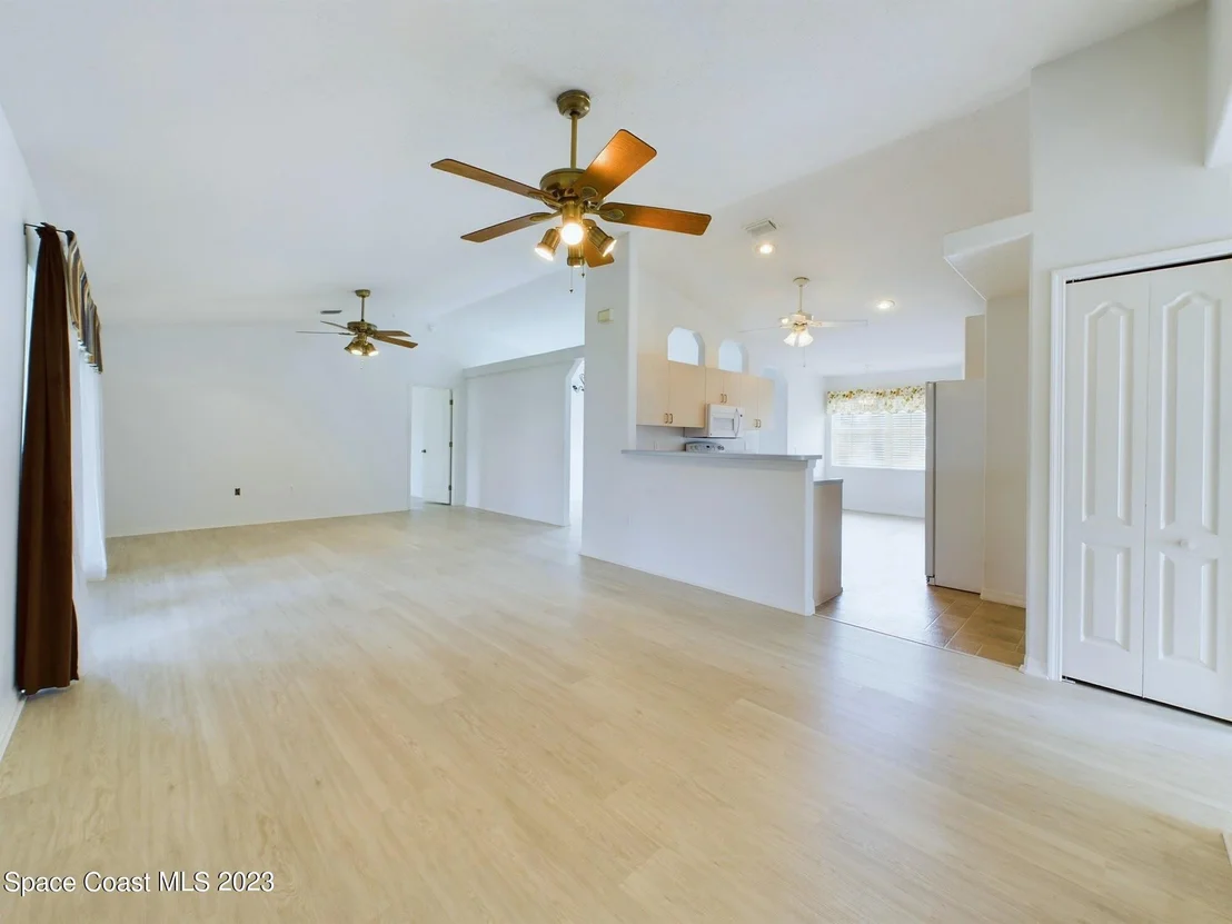 Photo of 1211 Meadow Lake Road