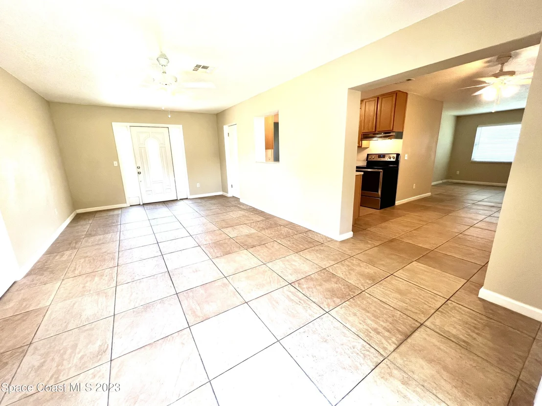 Photo of 2879 Lancaster Road