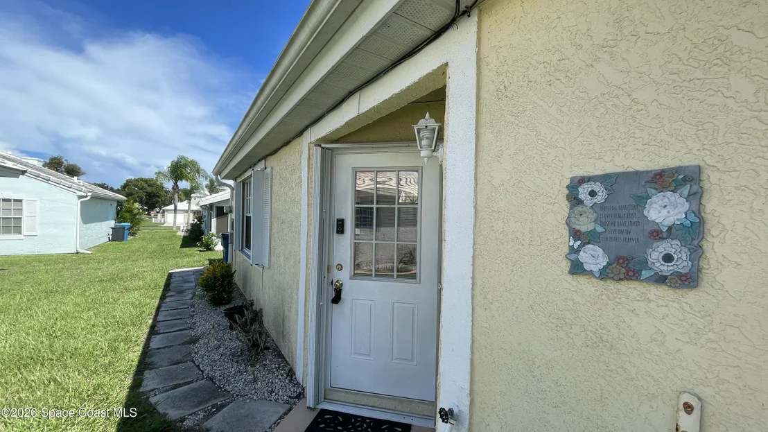 Photo of 865 Bracken Terrace NE