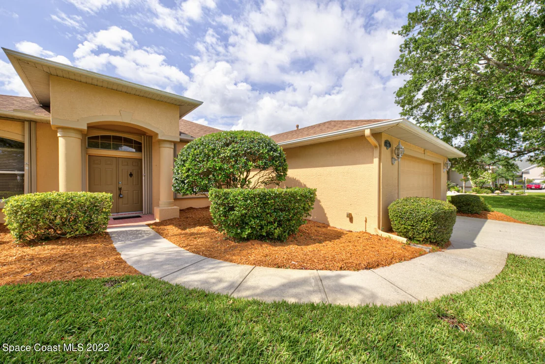 Photo of 5948 Newbury Circle
