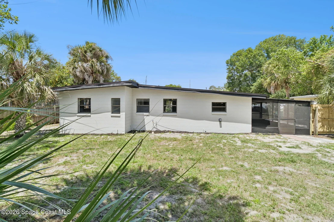 Photo of 1465 Hillcrest Drive