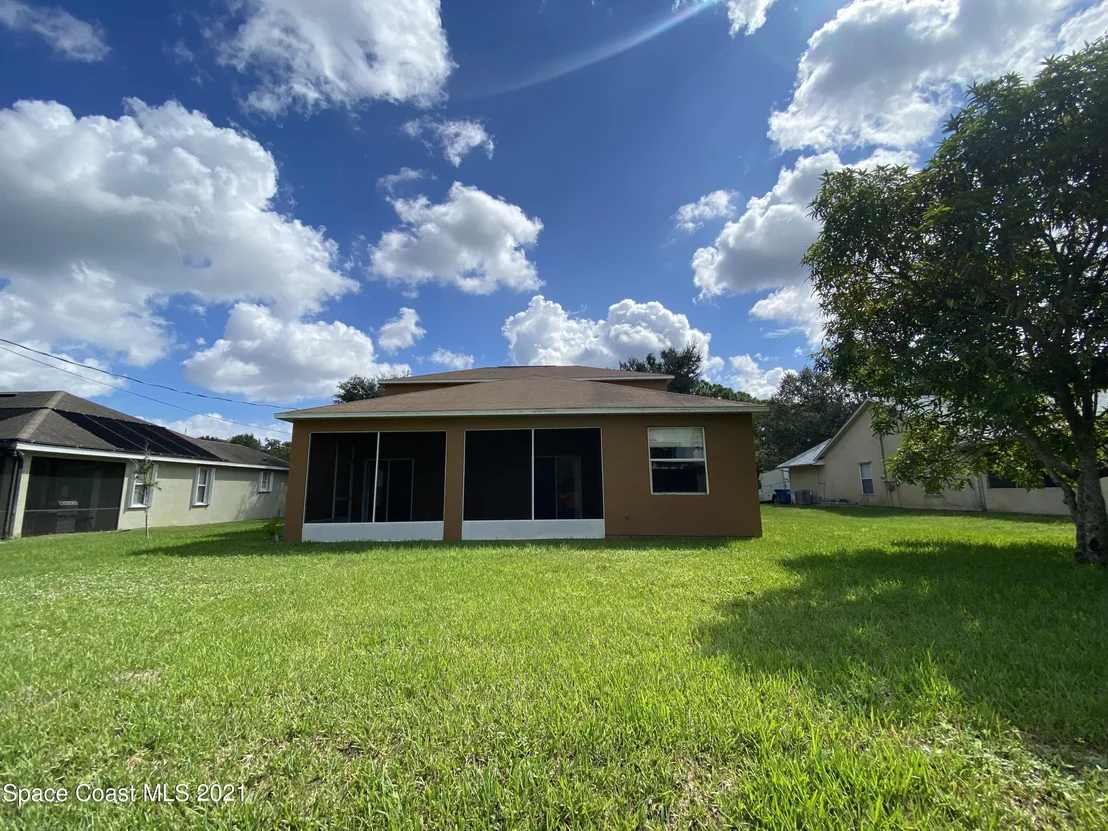 Photo of 300 Cavern Ave Avenue SE