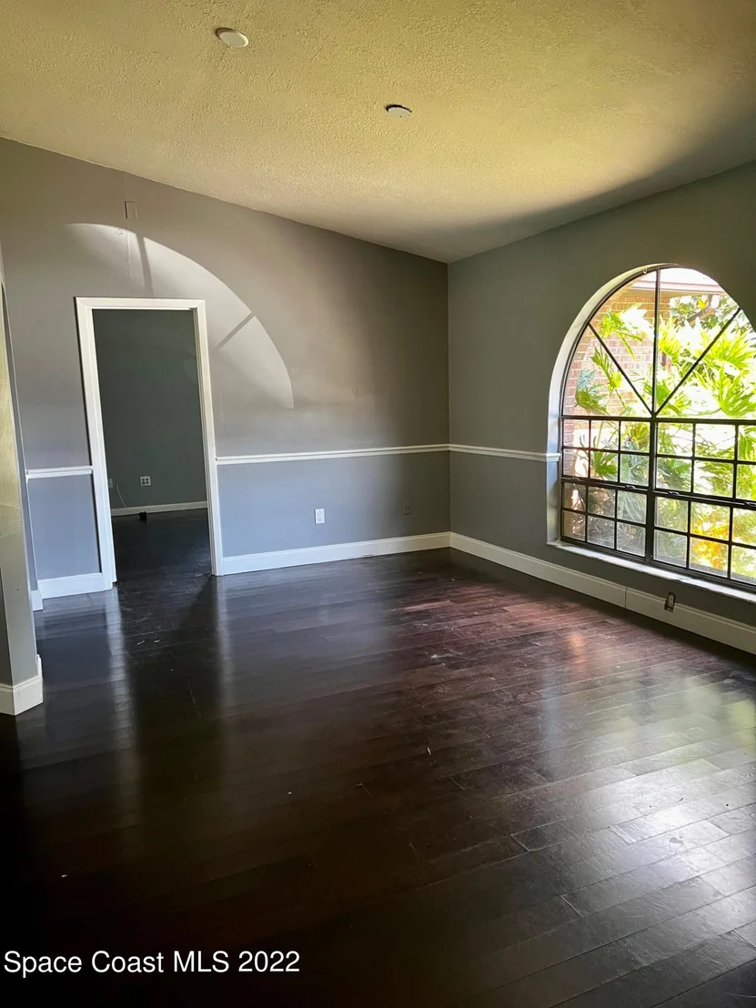 Photo of 950 Streamlet Avenue