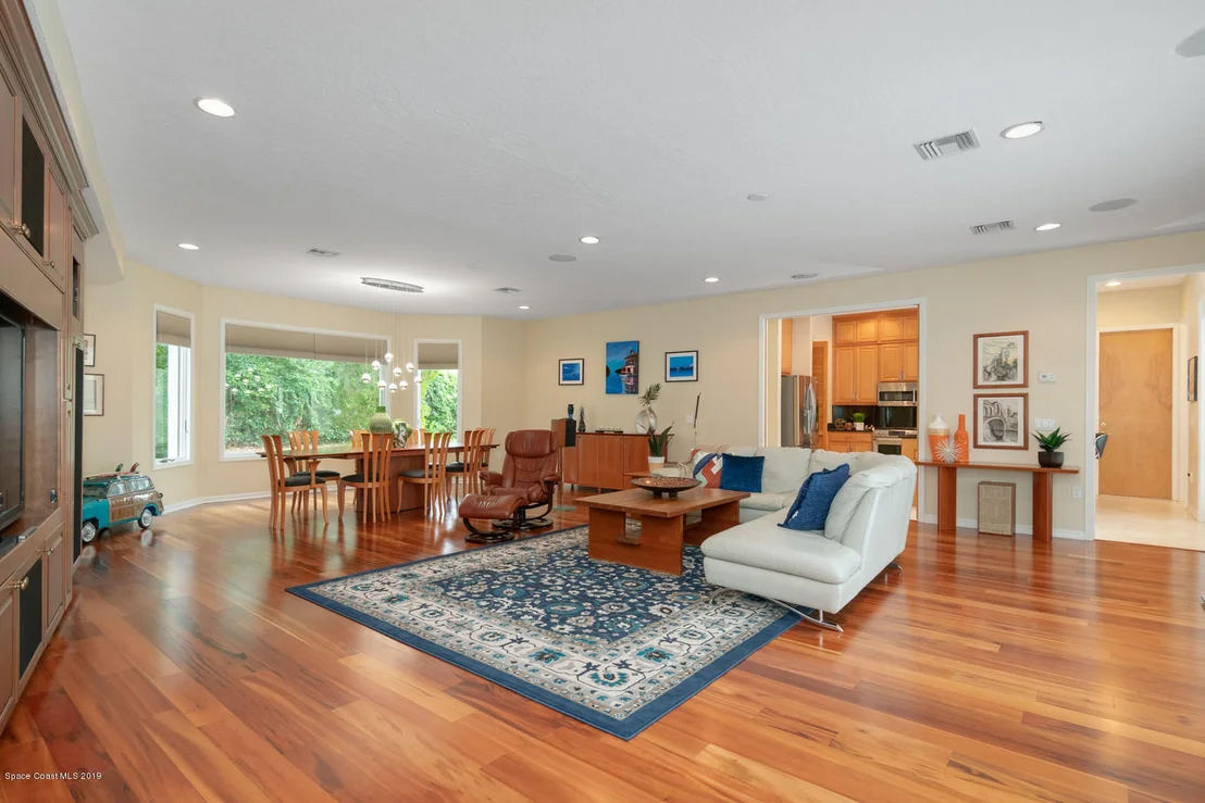 Photo of 865 N Indian River Drive N
