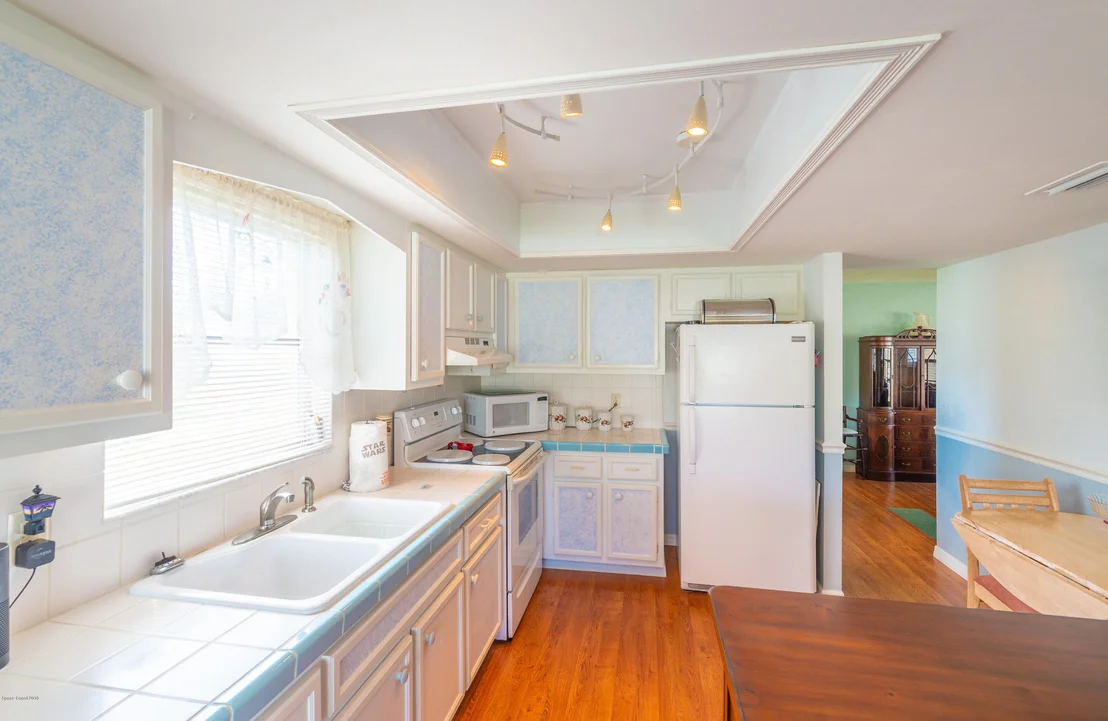 Photo of 647 Ford Circle E