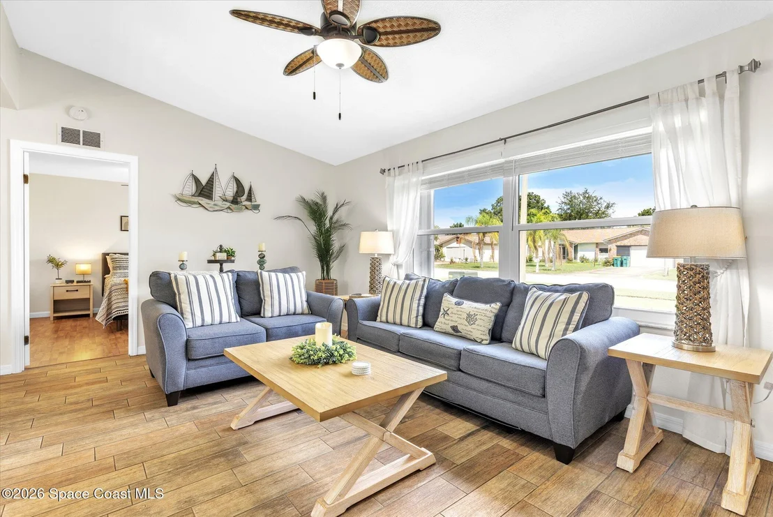 Photo of 233 Cinnamon Lake Circle