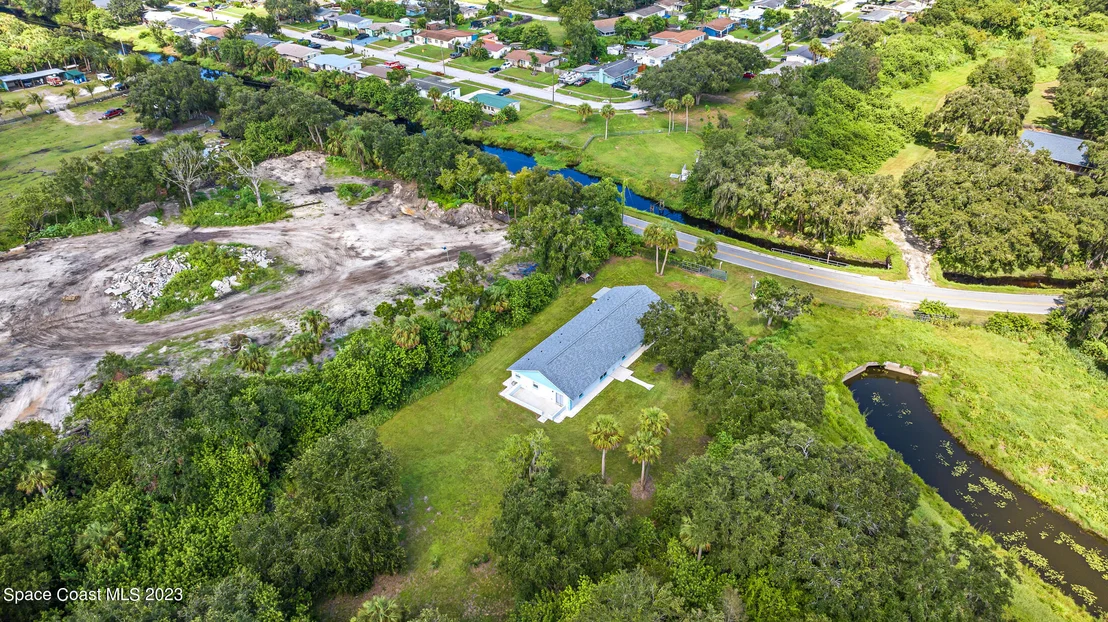 Photo of 472 Gray Road