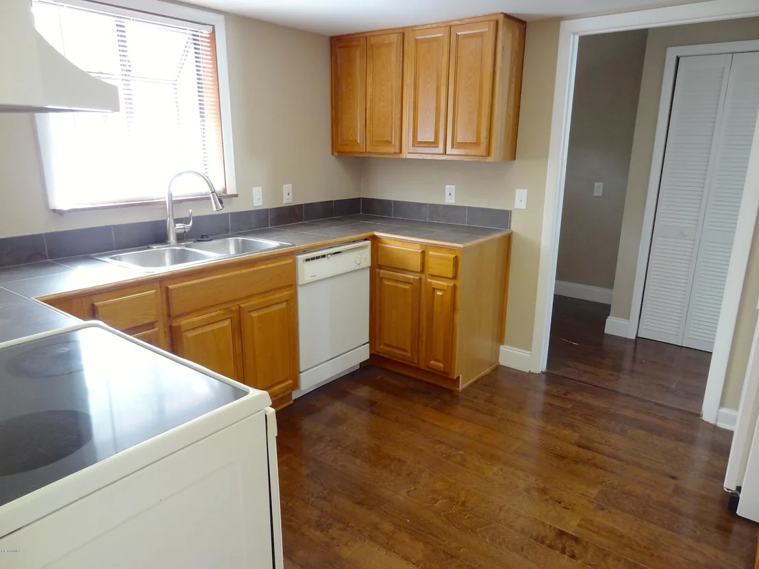 Photo of 1097 Riverdale Drive