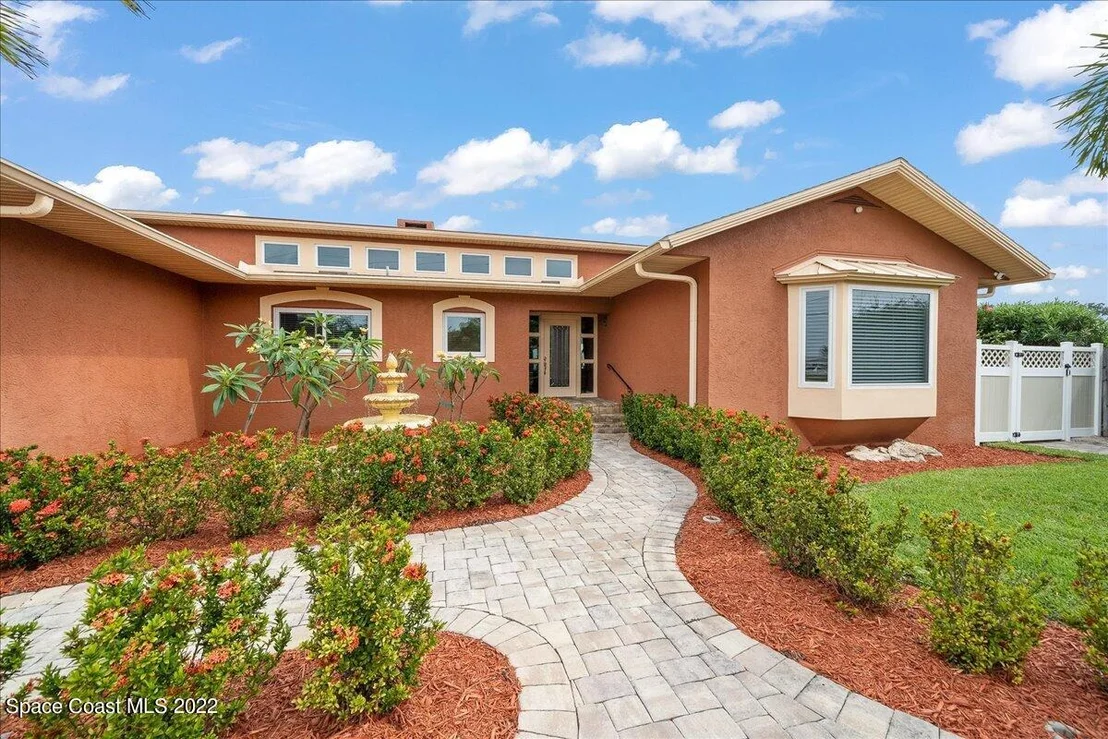 Photo of 83 W Bay Drive