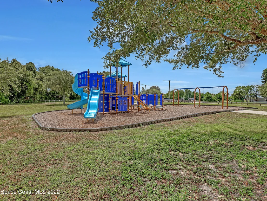 Photo of 1121 Daytona Drive NE