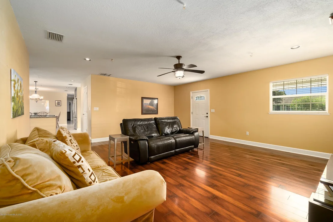 Photo of 810 Cardinal Road