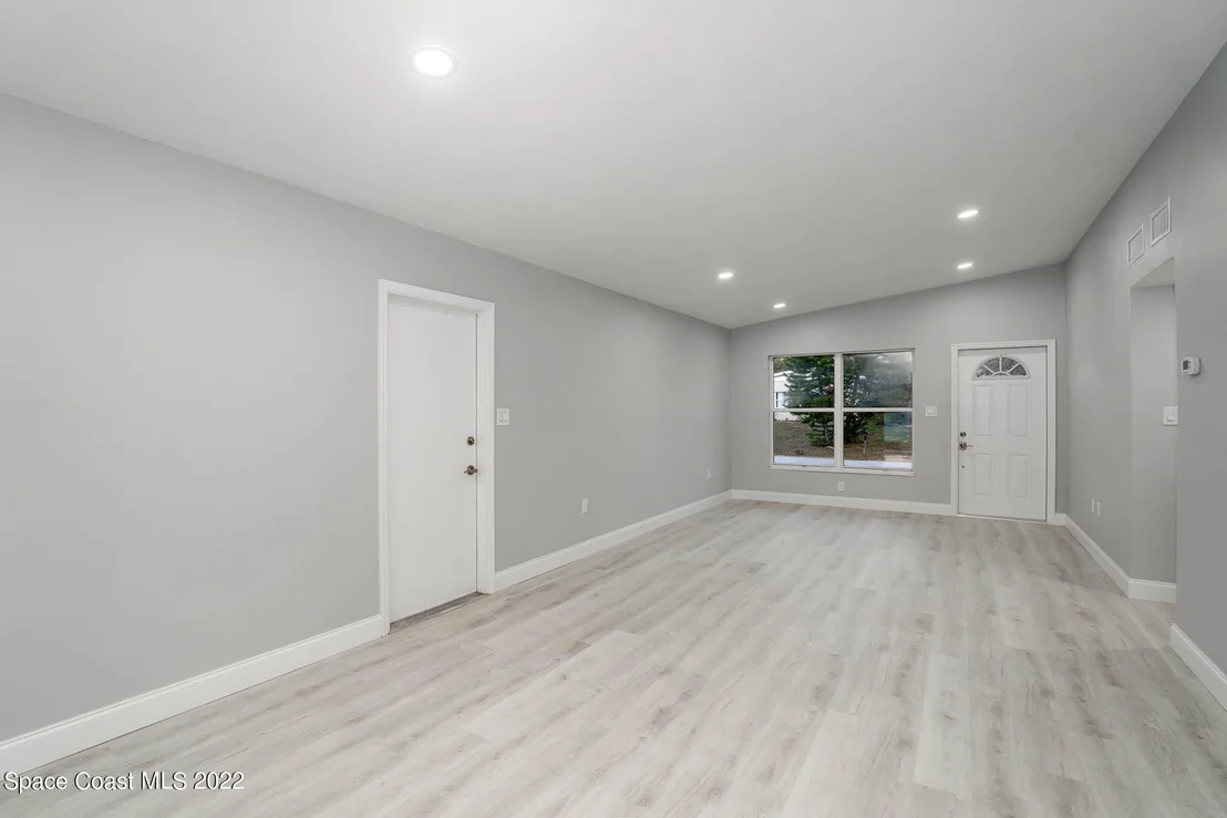 Photo of 33 Knollwood Drive