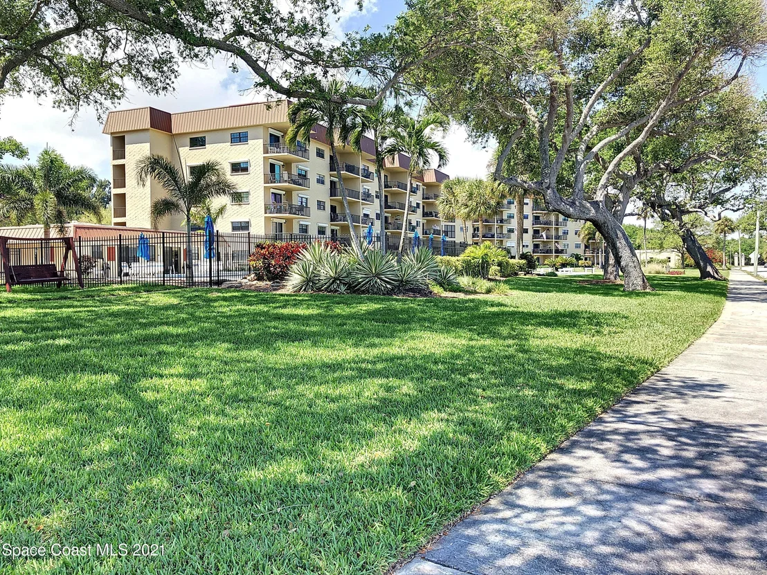 Photo of Unit 307 at 1025 Rockledge Drive