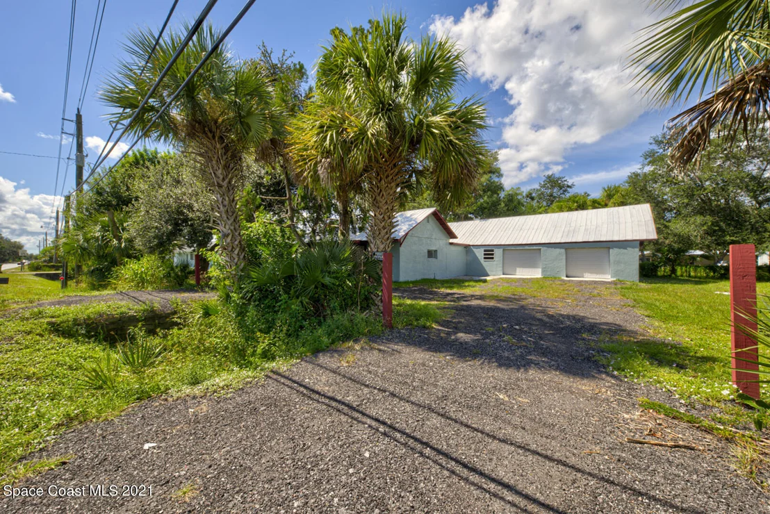 Photo of 651 N Range Road