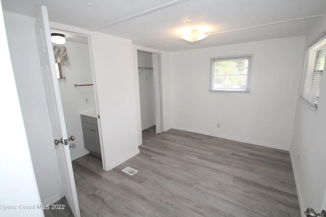 Photo of 2559 Chatham Way NE