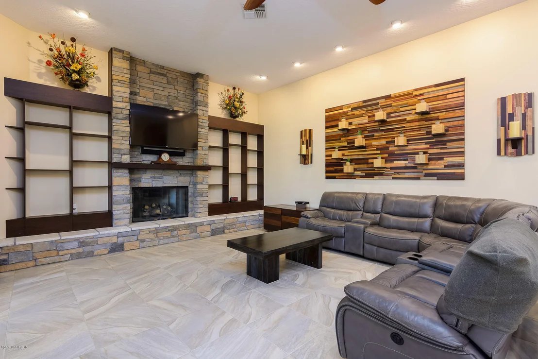 Photo of 789 Oak Park Drive