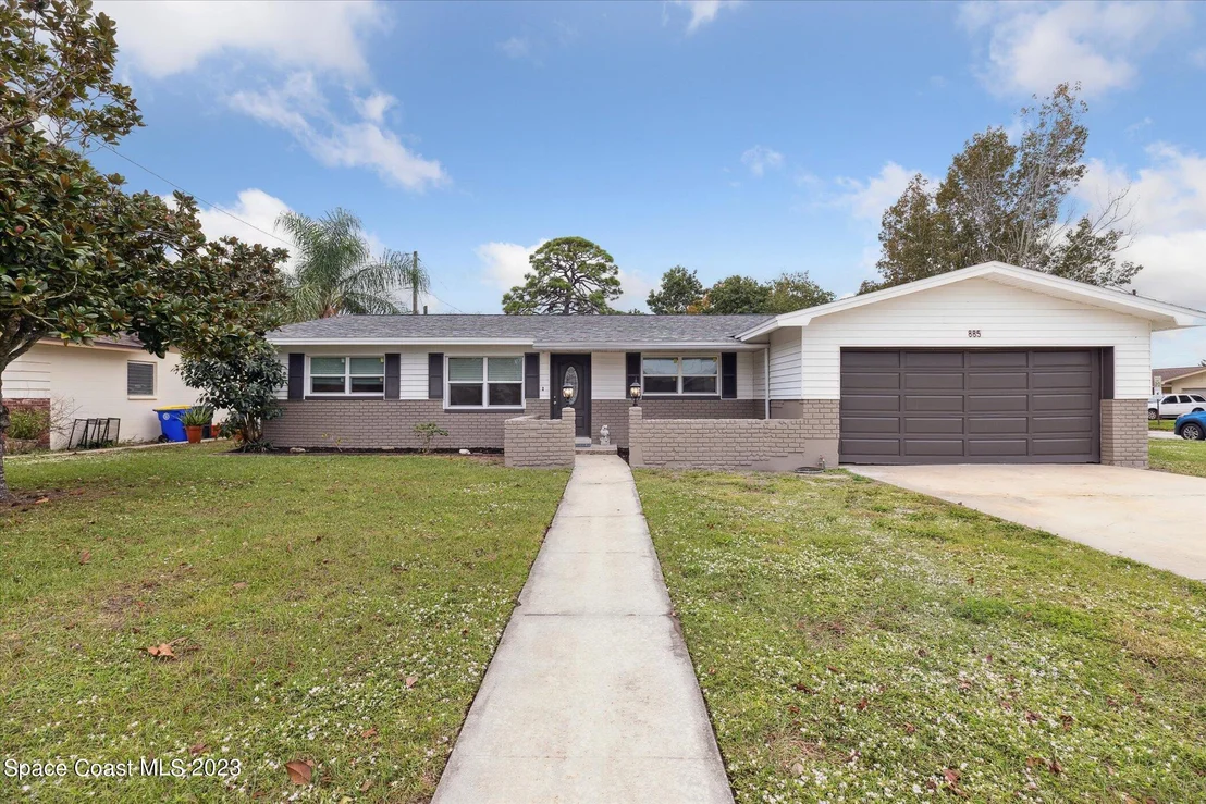 Photo of 885 Kings Post Road