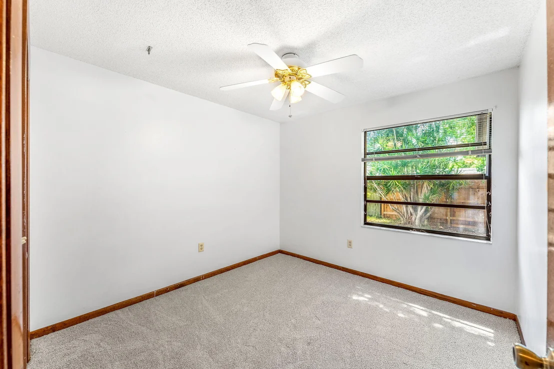 Photo of 877 Yellow Pine Avenue