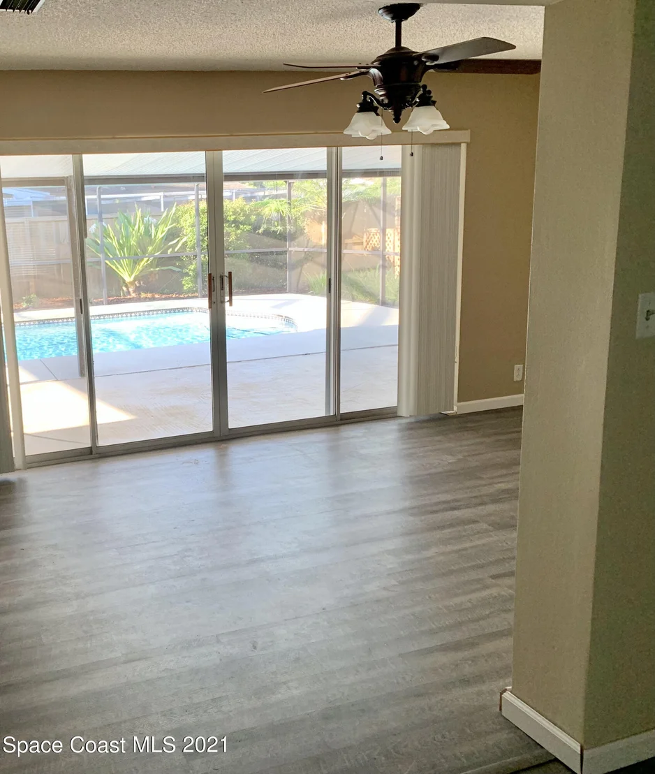 Photo of 937 Kings Post Road