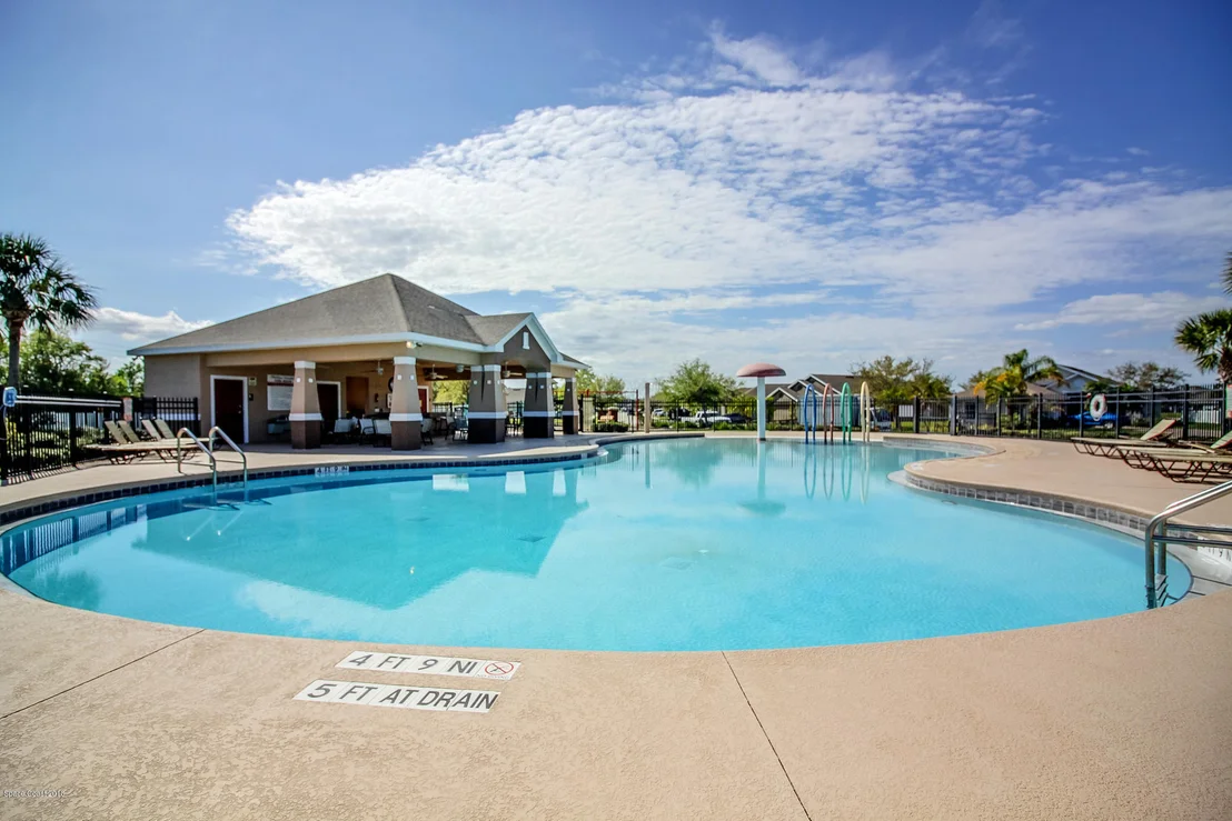 Photo of 1472 Hemingway Boulevard