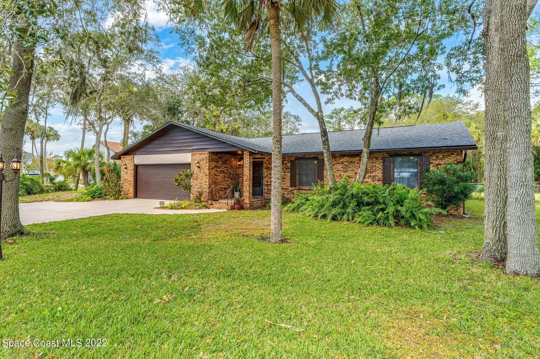 Photo of 1807 Live Oak Drive N