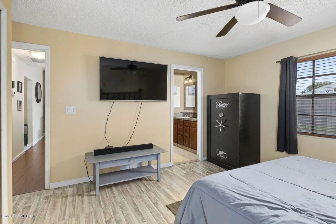 Photo of 823 Levitt Parkway
