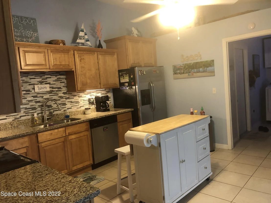 Photo of 6591 Bancroft Avenue