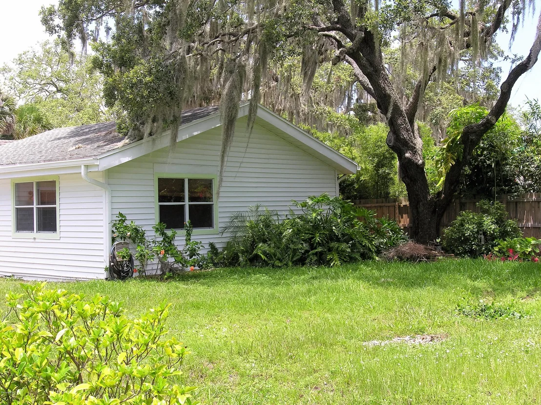 Photo of 736 Aurora Road