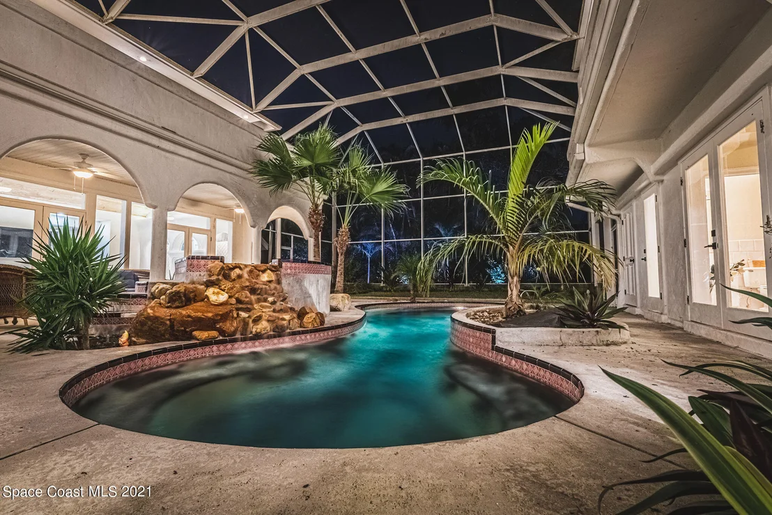 Photo of 472 Peregrine Drive