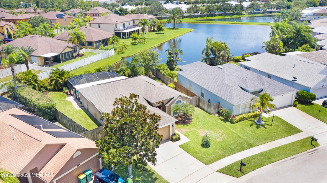 Photo of 1153 White Oak Circle